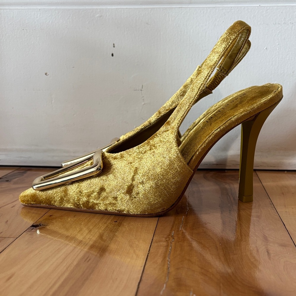 Jalen Velvet Oversized Ornament Slingback Pumps. - Picture 4 of 5